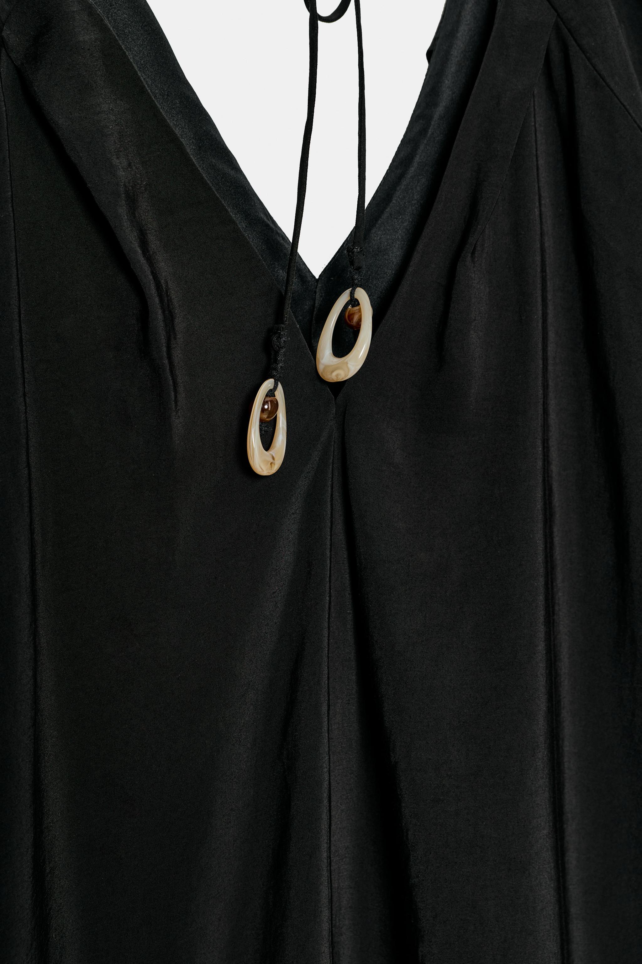 ROBE LONGUE À MANCHES BOUFFANTES